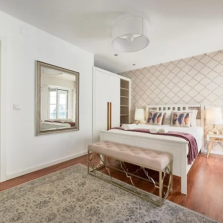 Charming In Historic Center Lisbona