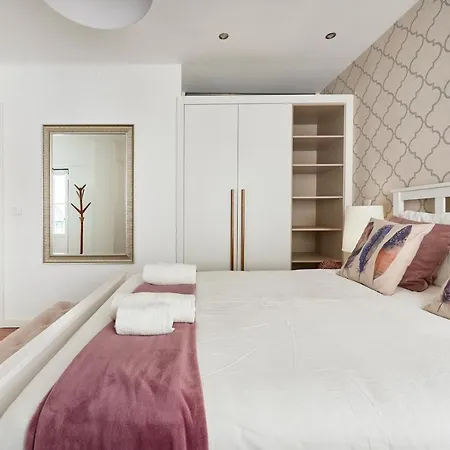 Appartamento Charming In Historic Center Lisbona