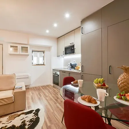Appartamento Charming In Historic Center Lisbona