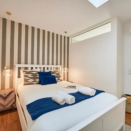 Charming In Historic Center Lisbona