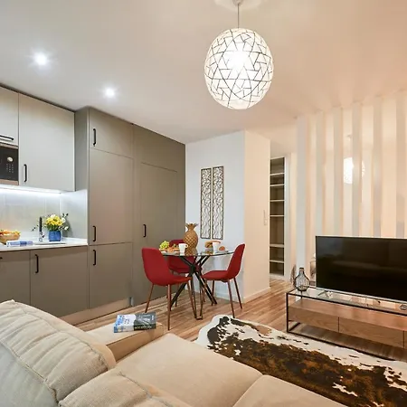 Appartamento Charming In Historic Center Lisbona